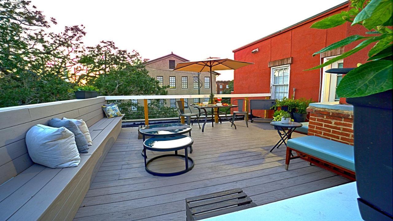 Sprawling Penthouse With Rooftop Deck Blocks From The River Savannah Eksteriør billede