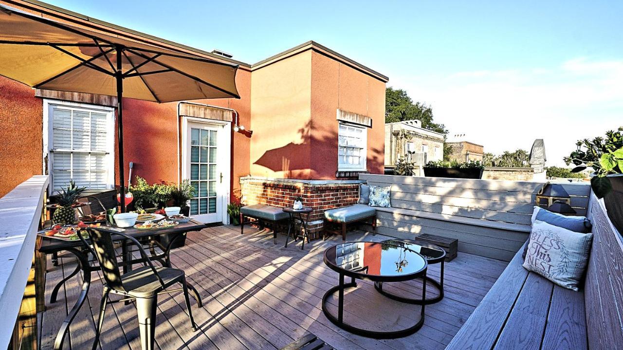 Sprawling Penthouse With Rooftop Deck Blocks From The River Savannah Eksteriør billede